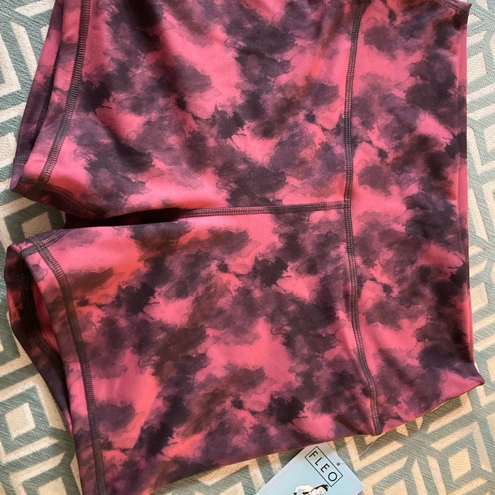 NWT high waisted fleo shorts